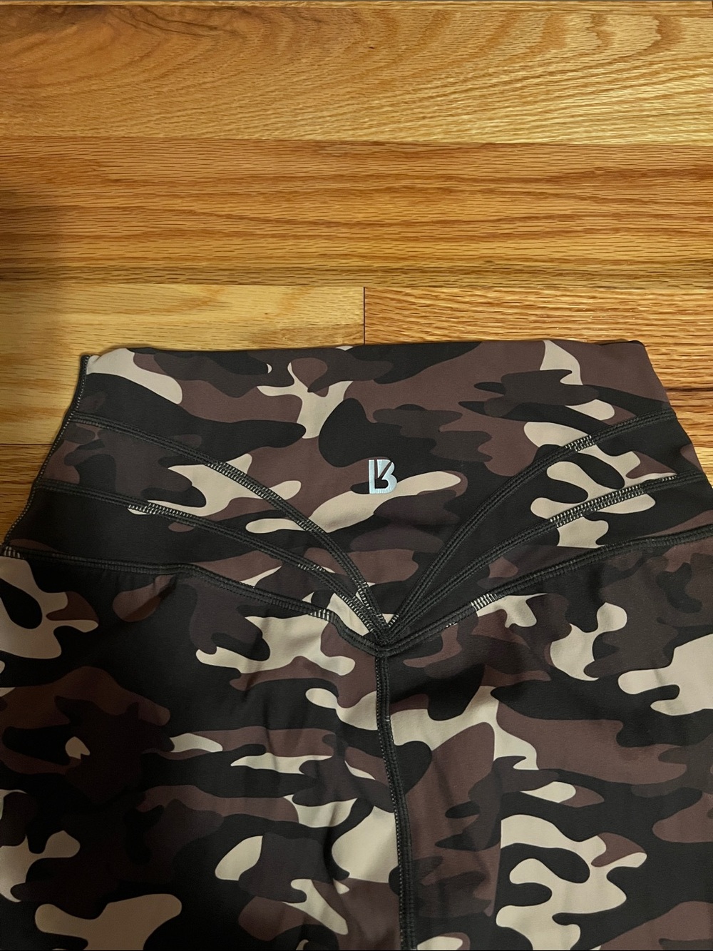 BuffBunny Camo Leggings - Picture 6 of 6